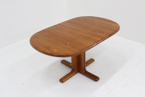 Image 1 of Ausziehbarer ovaler dänischer Vintage Esstisch aus massivem Teakholz 