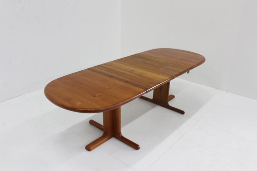 Ausziehbarer ovaler dänischer Vintage Esstisch aus massivem Teakholz 