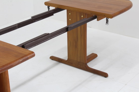 Image 1 of Ausziehbarer ovaler dänischer Vintage Esstisch aus massivem Teakholz 