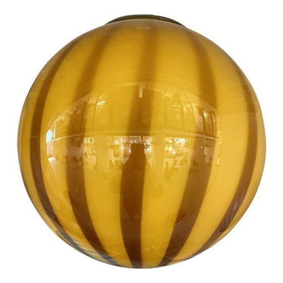 Image 1 of Zeitgenössische bernsteinfarbene und braune Kugel-Pendelleuchte aus Muranoglas