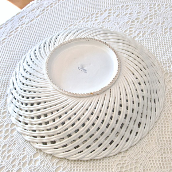 Image 1 of Riesige antike Schale, unterzeichnet Bassano, aus Majolika, geflochten, durchbrochen