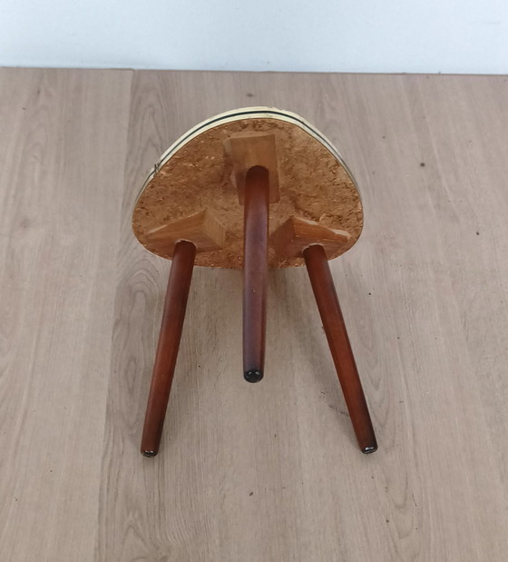 Image 1 of Kleiner Pflanztisch mit Holzmotiv