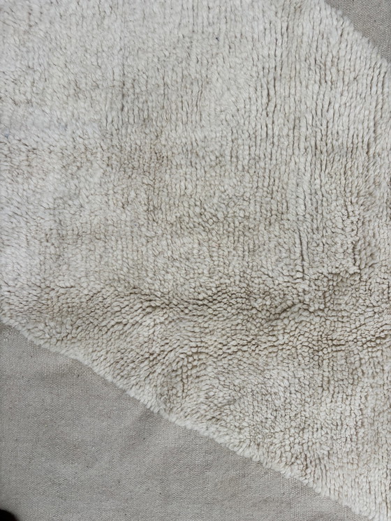 Image 1 of Handgewebter Beni M'Rirt Teppich - Minimalistisches Abstraktes Design (200X290 Cm)