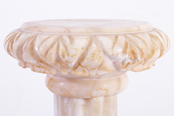 Image 1 of Italienischer Sockel oder Perdestal aus farbigem weißem Melange
