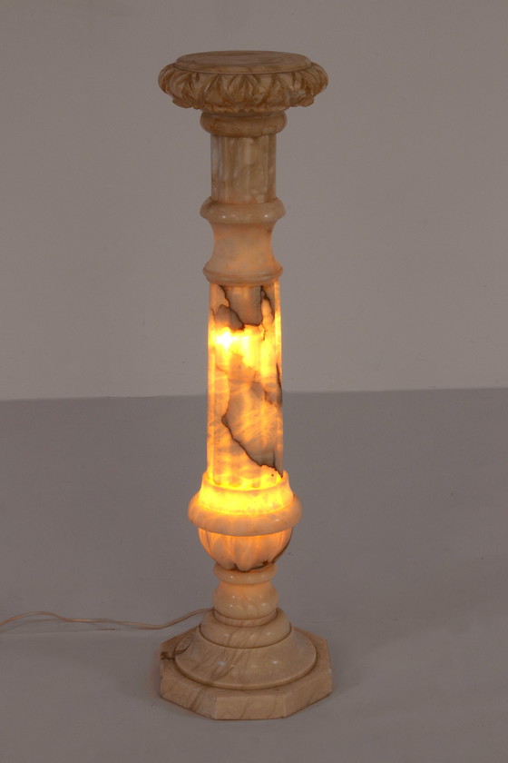 Image 1 of Italienischer Sockel oder Perdestal aus farbigem weißem Melange