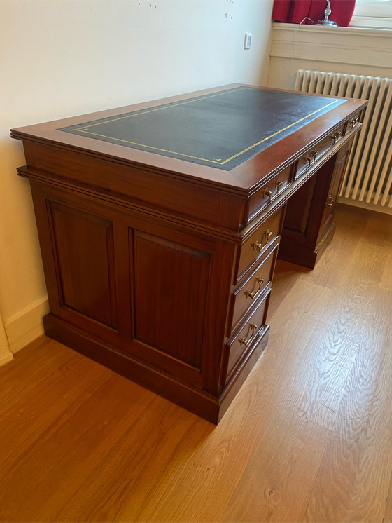 Image 1 of Klassischer Schreibtisch Herr Higgins