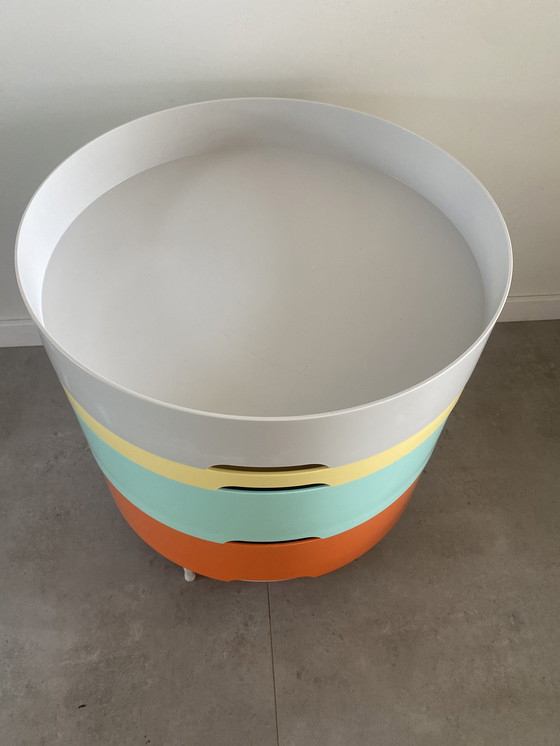 Image 1 of T. Richardson, C. Brill und A. Williams Beistelltisch