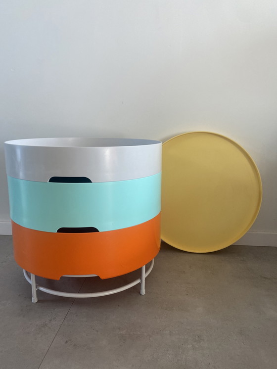 Image 1 of T. Richardson, C. Brill und A. Williams Beistelltisch