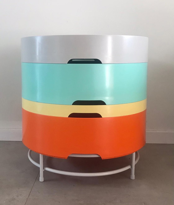 Image 1 of T. Richardson, C. Brill und A. Williams Beistelltisch