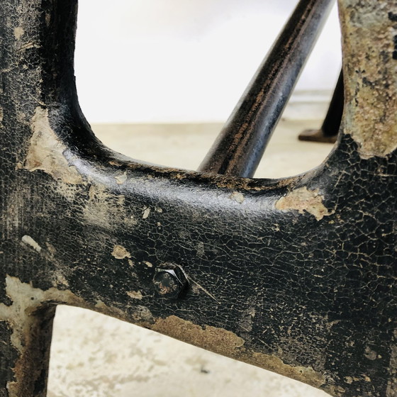 Image 1 of Industrieller Esstisch mit Maschinengestell Oxidaad