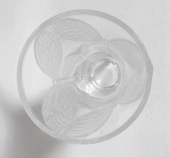 Image 1 of Vase Cristal D'Arques Mit Schmetterling Relief Aus Mattglas Höhe 20 Cm