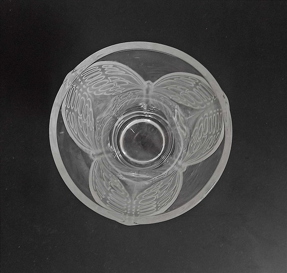 Image 1 of Vase Cristal D'Arques Mit Schmetterling Relief Aus Mattglas Höhe 20 Cm