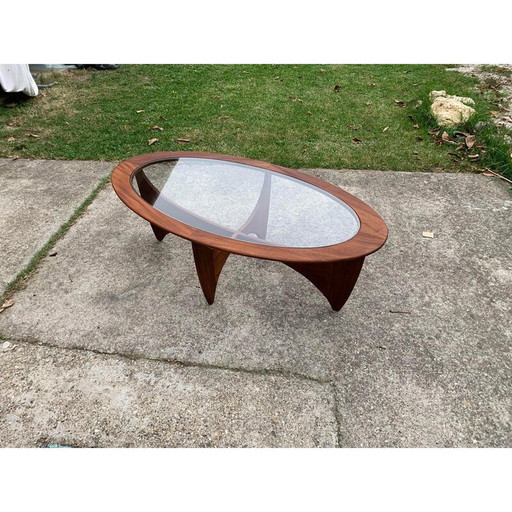 Vintage Astro ovaler Couchtisch aus Teakholz mit Glasplatte von Victor Wilkins für G-Plan, 1960
