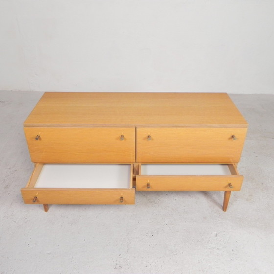 Image 1 of Sideboard mit 2 Schubladen und 2 Klappen aus Birkenfurnier, 1960er Jahre