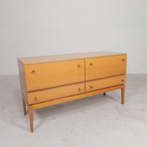 Sideboard mit 2 Schubladen und 2 Klappen aus Birkenfurnier, 1960er Jahre