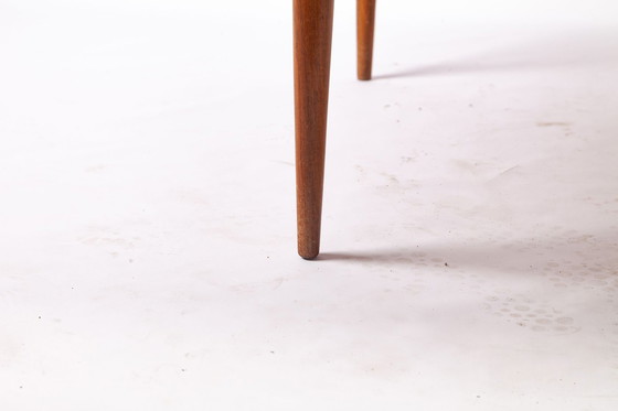 Image 1 of Moderner Couchtisch aus Nussholz