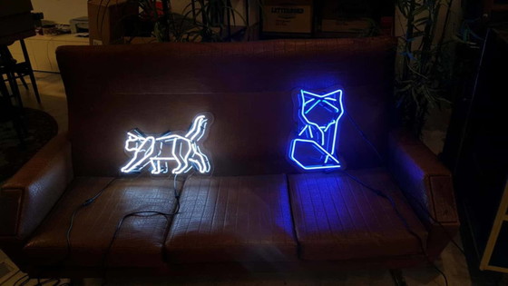 Image 1 of Fuchs-Neon-Wandlampe