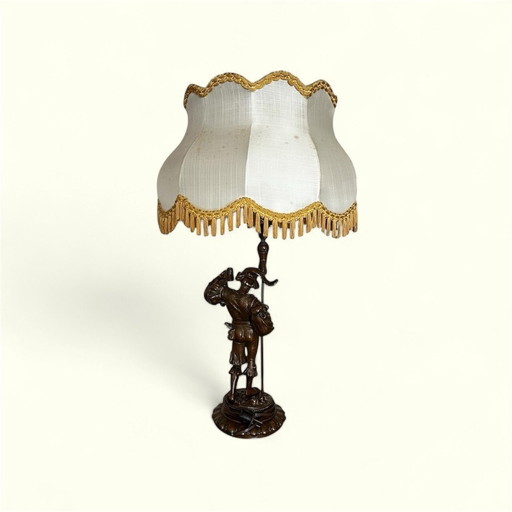 Antike bronzierte Zinnfigur Lampe