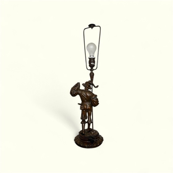 Image 1 of Antike bronzierte Zinnfigur Lampe