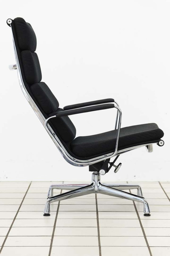 Image 1 of Vitra Eames Ea222 Soft Pad Lounge Stuhl