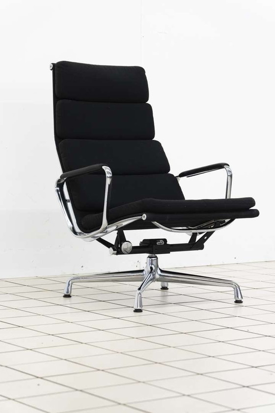 Image 1 of Vitra Eames Ea222 Soft Pad Lounge Stuhl