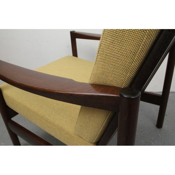 Image 1 of Mid Century Sessel aus Nussbaumholz in Gelb - 1960er Jahre