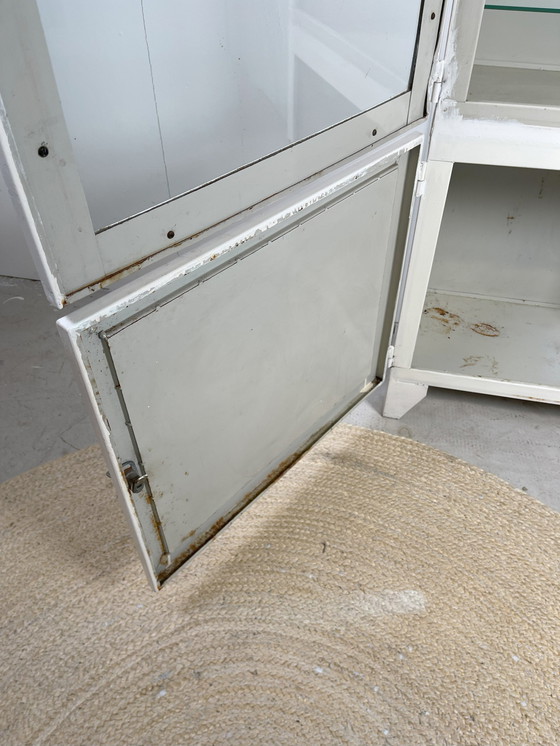 Image 1 of Stahlarzneischrank mit zwei Türen