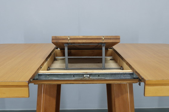 Image 1 of 1970S Italienisch ausziehbarer Esstisch in Ahorn Finish
