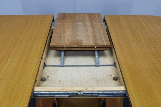 Image 1 of 1970S Italienisch ausziehbarer Esstisch in Ahorn Finish