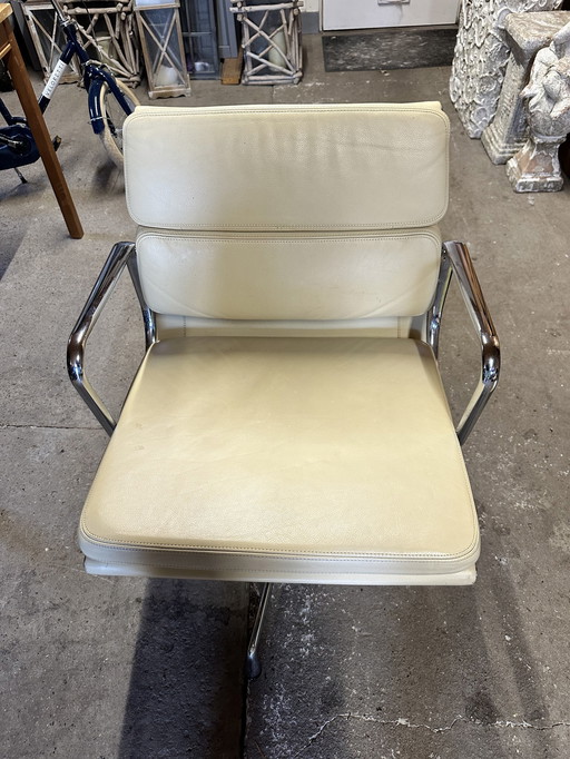 Charles Eames Ea 208 Soft Pad Chair Creme Leder