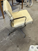 Charles Eames Ea 208 Soft Chair Cremefarbenes Leder