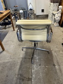 Charles Eames Ea 208 Soft Chair Cremefarbenes Leder