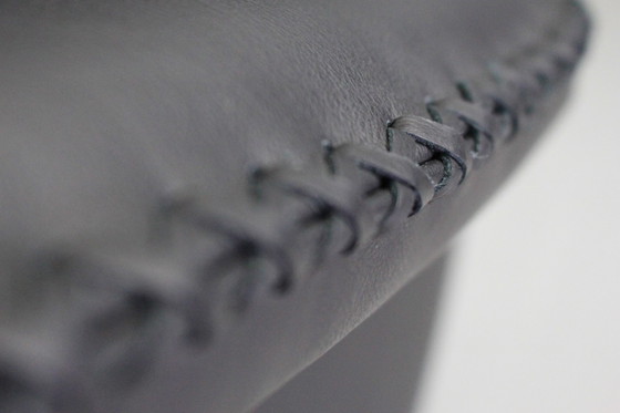 Image 1 of DS231 James Bond Drehstuhl mit hoher Rückenlehne und passender Ottomane von de Sede Schweiz