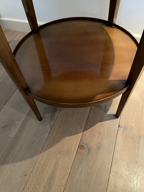 Image 1 of Klassischer Beistelltisch