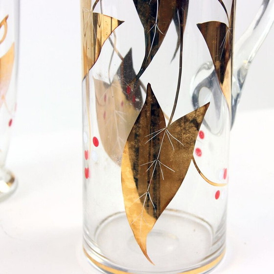 Image 1 of Satz von 4 Gläsern und Krug mit goldenen Details, Tschechien 1960
