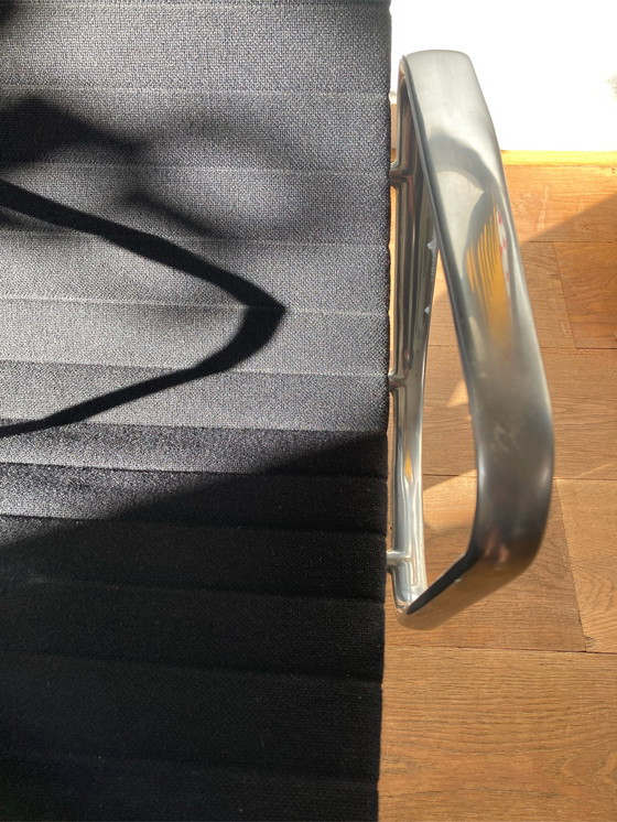 Image 1 of VITRA EA124 Eames-Loungesessel