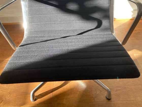Image 1 of VITRA EA124 Eames-Loungesessel