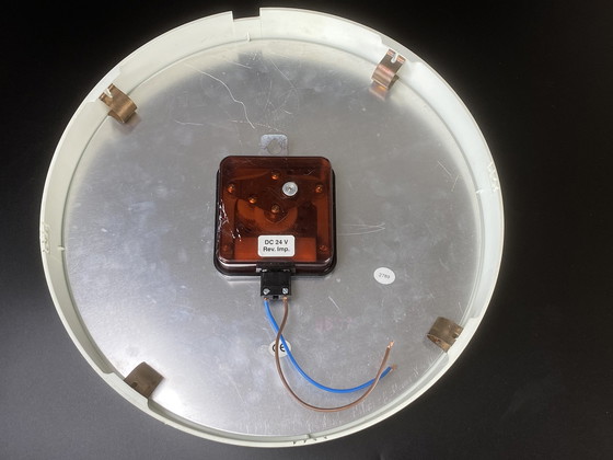 Image 1 of Wanduhr im Schweizer Industriedesign