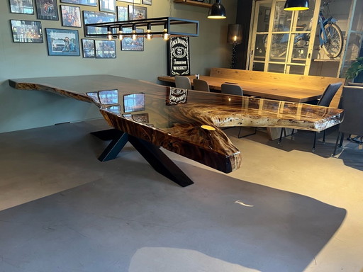 Tisch aus Epoxidharz Albizia Saman