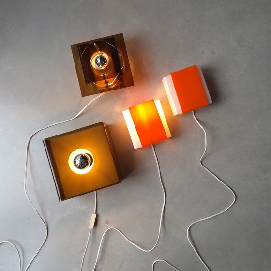Image 1 of 2er-Set Orange-Weiß-Plexiglas-Wandleuchten