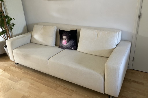 Großes geräumiges Drei-Personen-Sofa