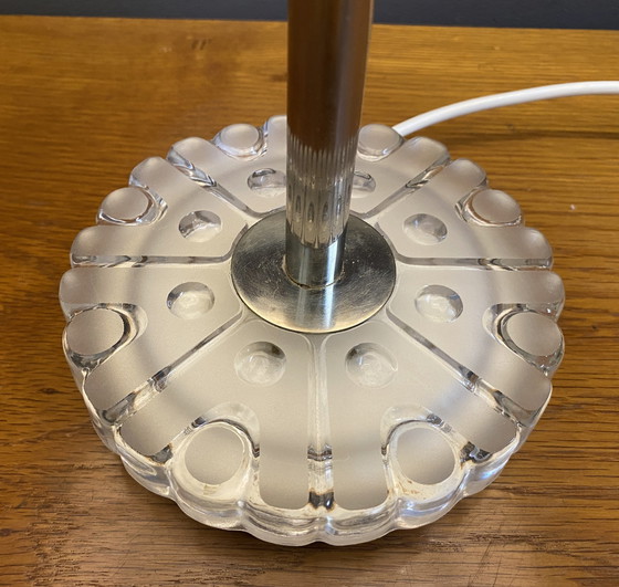 Image 1 of Runde Tischlampe mit orangefarbenem Schirm 1960S