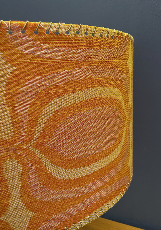 Image 1 of Runde Tischlampe mit orangefarbenem Schirm 1960S