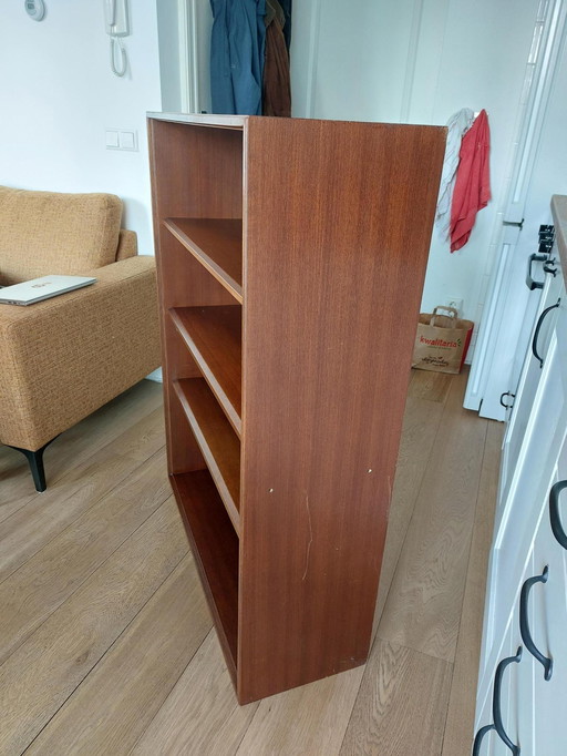 Bücherregal aus Holz