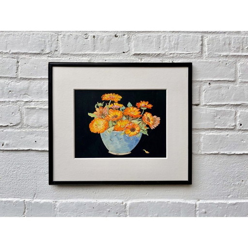 Sommerliches Stillleben mit Ringelblumen und schwarzem Rahmen
