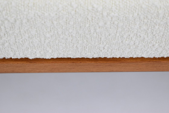 Image 1 of Skandinavisches Zweisitzer-Sofa, 60'S-Stil, Teakholz & weißer Bouclé