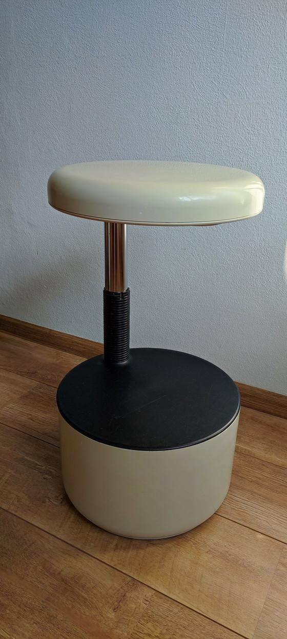 Image 1 of Weltraumzeitalter Velca Hocker Golf Lucci & Orlandini Creme