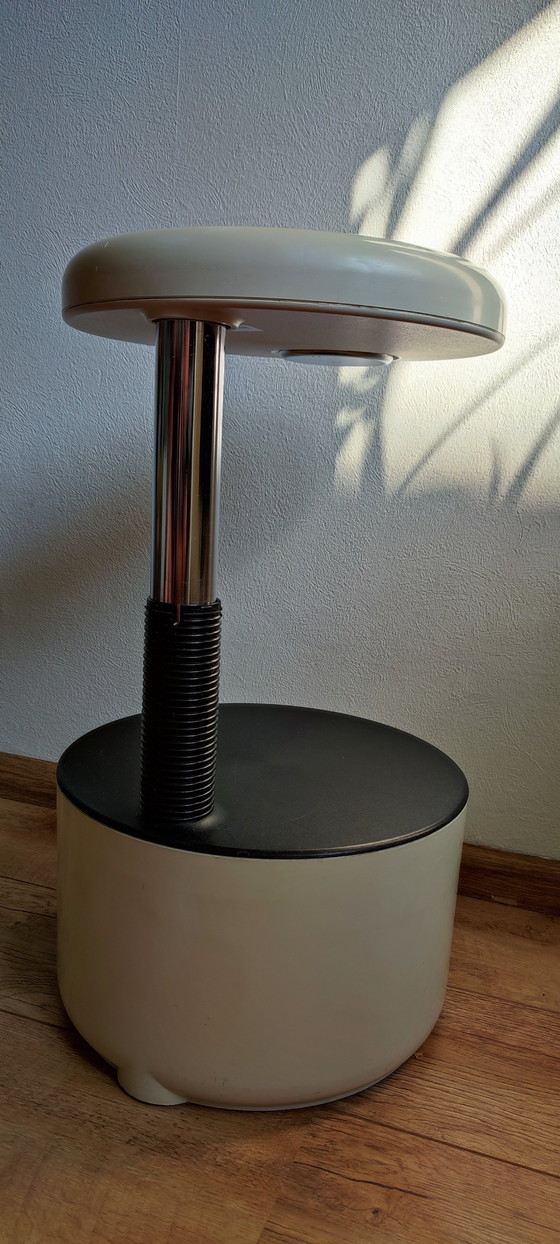 Image 1 of Weltraumzeitalter Velca Hocker Golf Lucci & Orlandini Creme