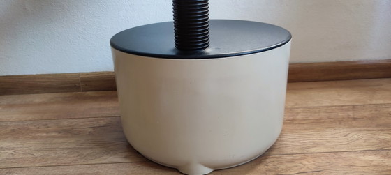 Image 1 of Weltraumzeitalter Velca Hocker Golf Lucci & Orlandini Creme