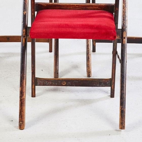 Image 1 of Mid Century klappbarer Stuhl auf Holzgestell mit roter Sitzfläche und Rückenlehne